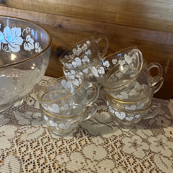 Anchor Hocking Punch Bowl -  White Leaves Design/Gold Accent - Picture 3 of 5
